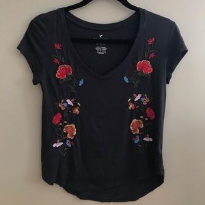 American Eagle V Neck T-shirt